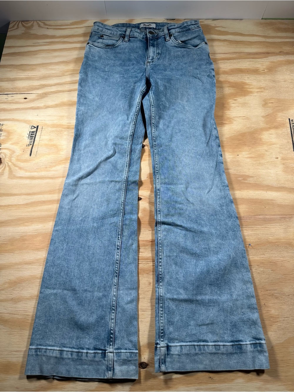 Wrangler High Rise Wide Flare Leg Jeans 30x34 Light Wash Denim
